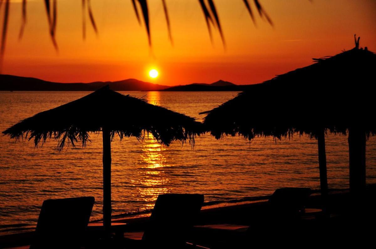 Sunday Luxury Suites Agia Anna  Eksteriør billede
