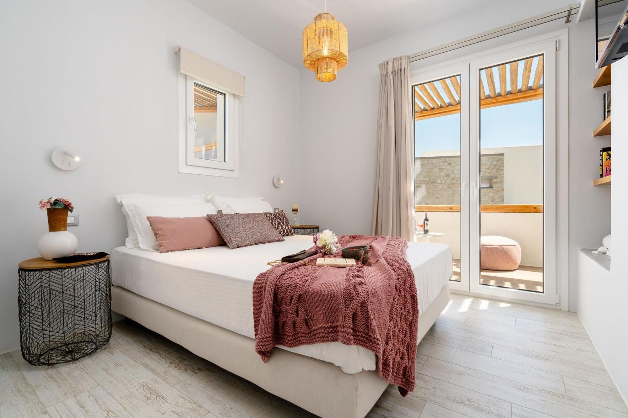 Sunday Luxury Suites Agia Anna  Eksteriør billede