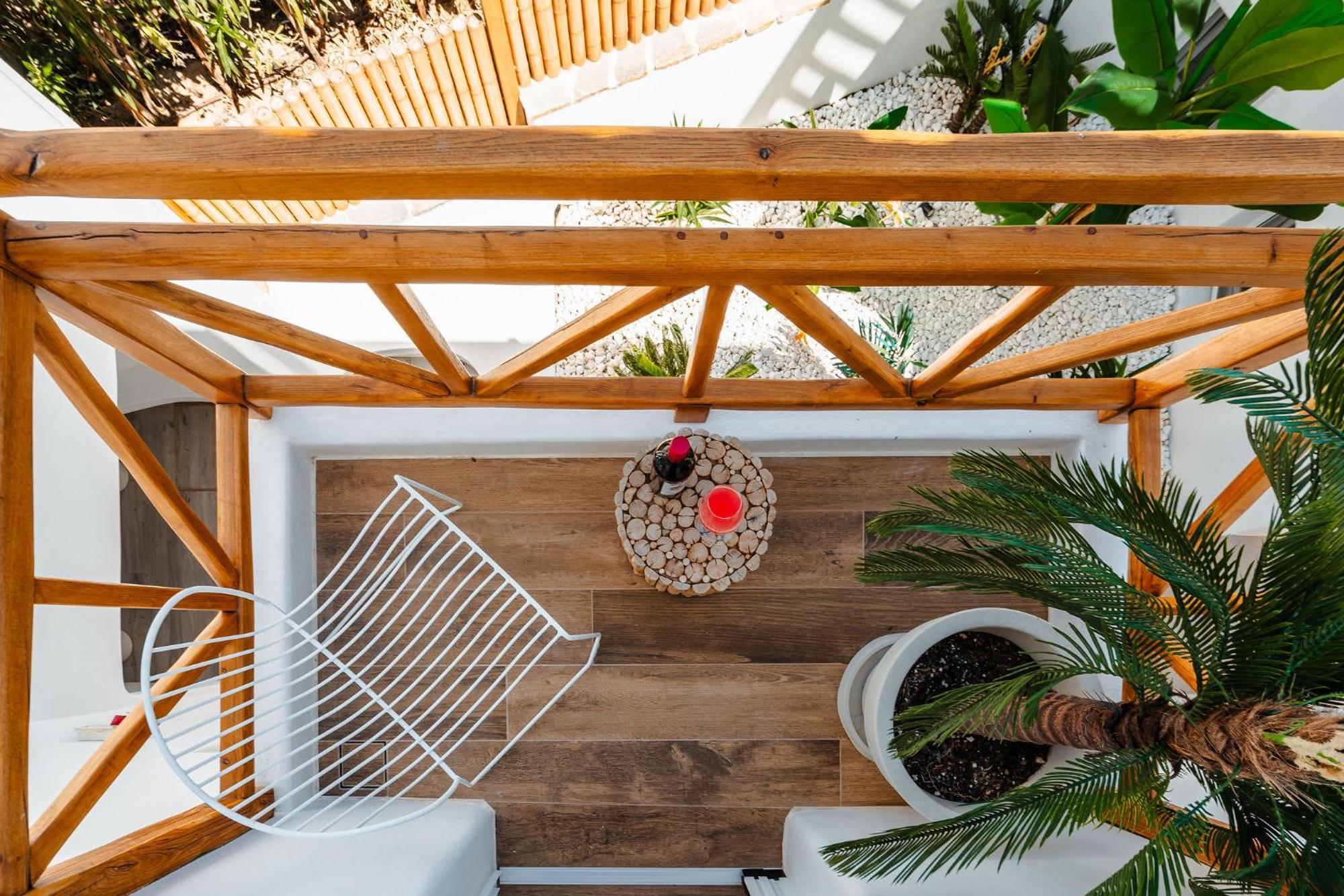 Sunday Luxury Suites Agia Anna  Eksteriør billede