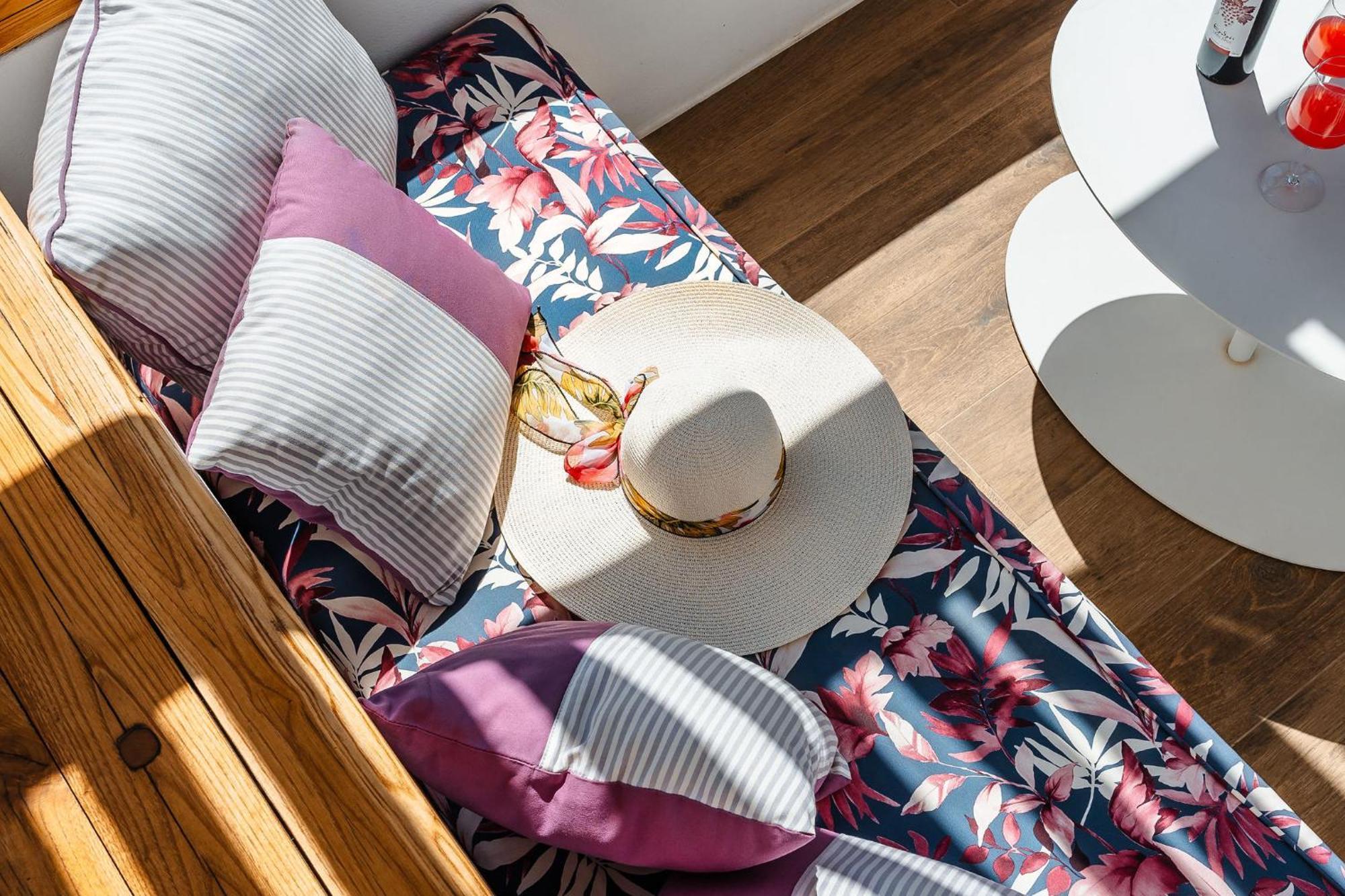 Sunday Luxury Suites Agia Anna  Eksteriør billede
