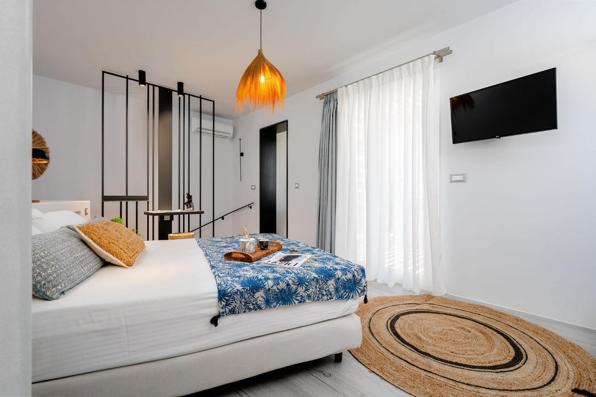 Sunday Luxury Suites Agia Anna  Eksteriør billede