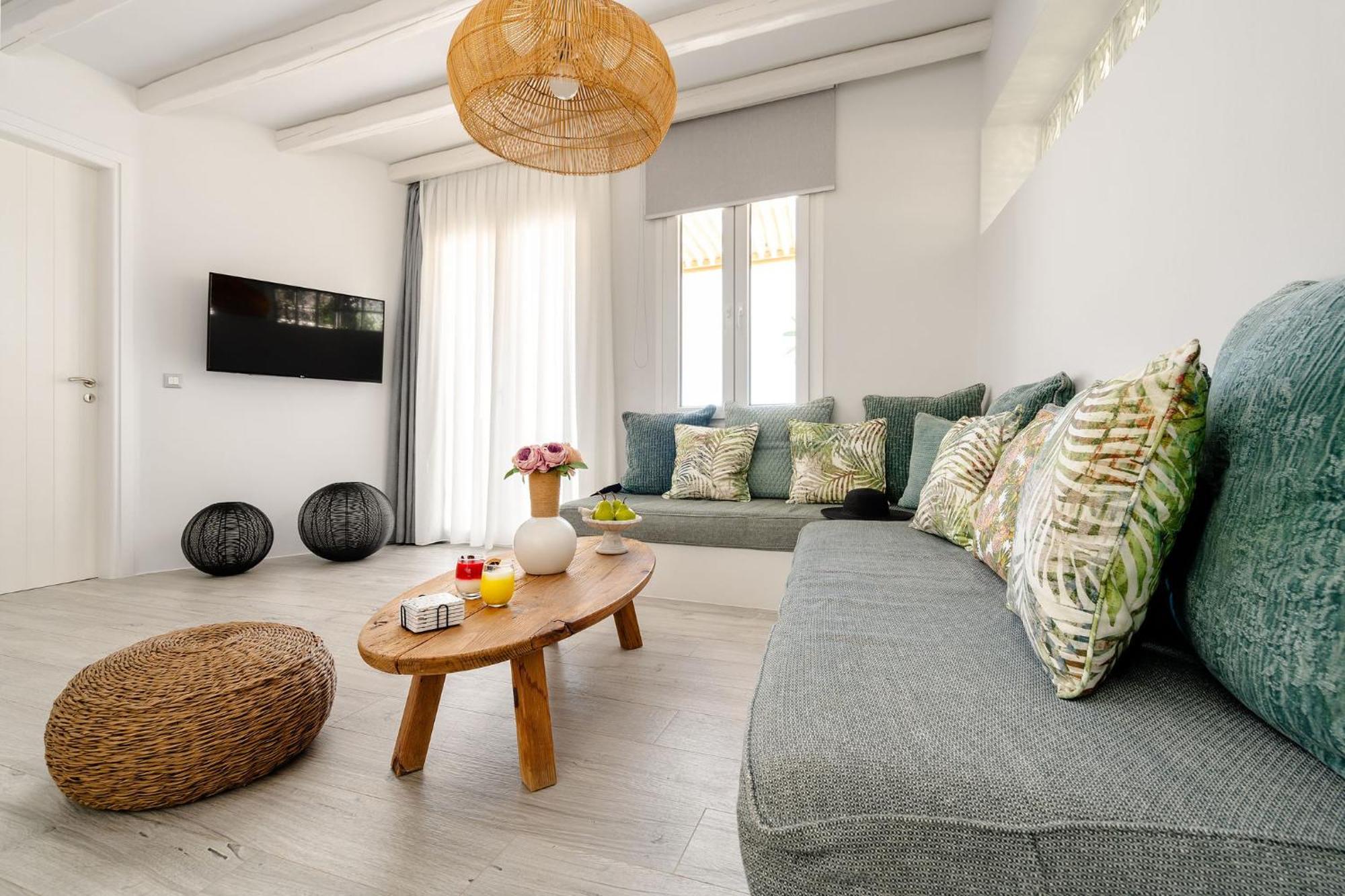 Sunday Luxury Suites Agia Anna  Eksteriør billede