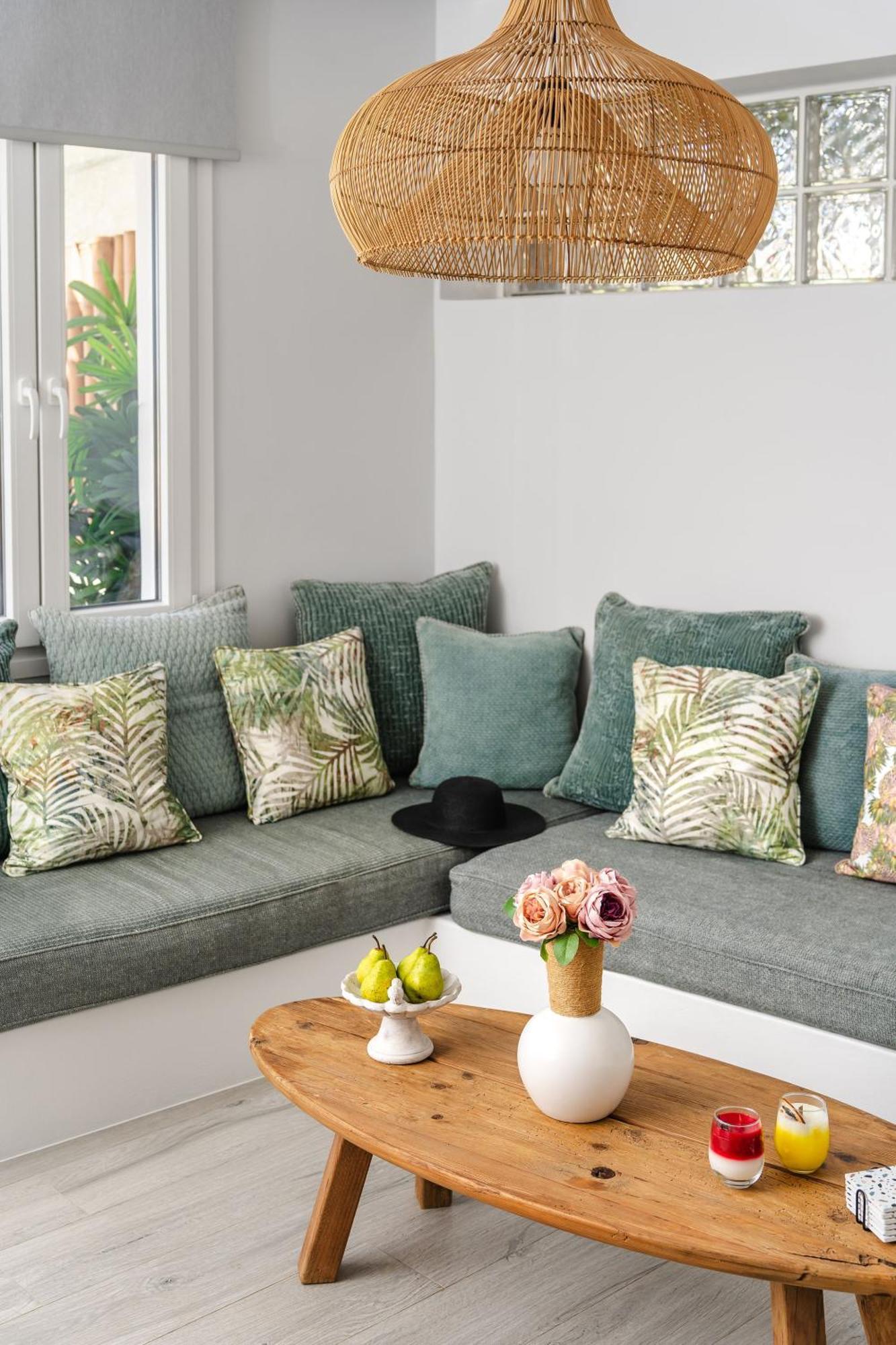 Sunday Luxury Suites Agia Anna  Eksteriør billede
